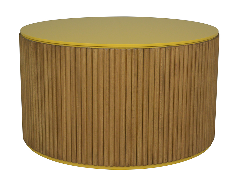 Mesa de centro con listones de madera y lacado amarillo