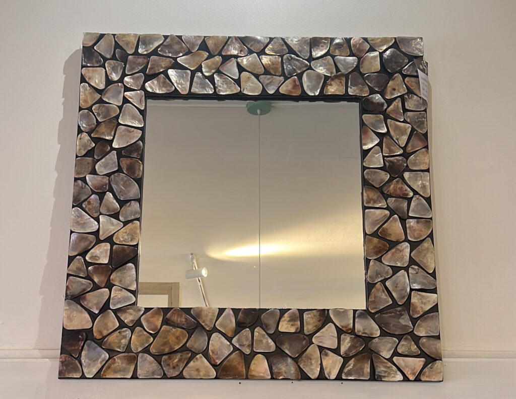 Round mirror (1 gold 80cm) and two square shell mirror
